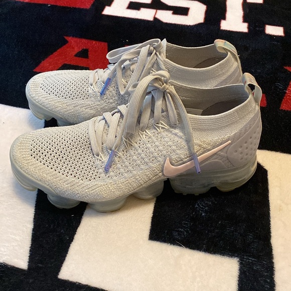 Nike Air Vapormax Flyknit 2 size 9 light gray barely worn - Picture 4 of 5